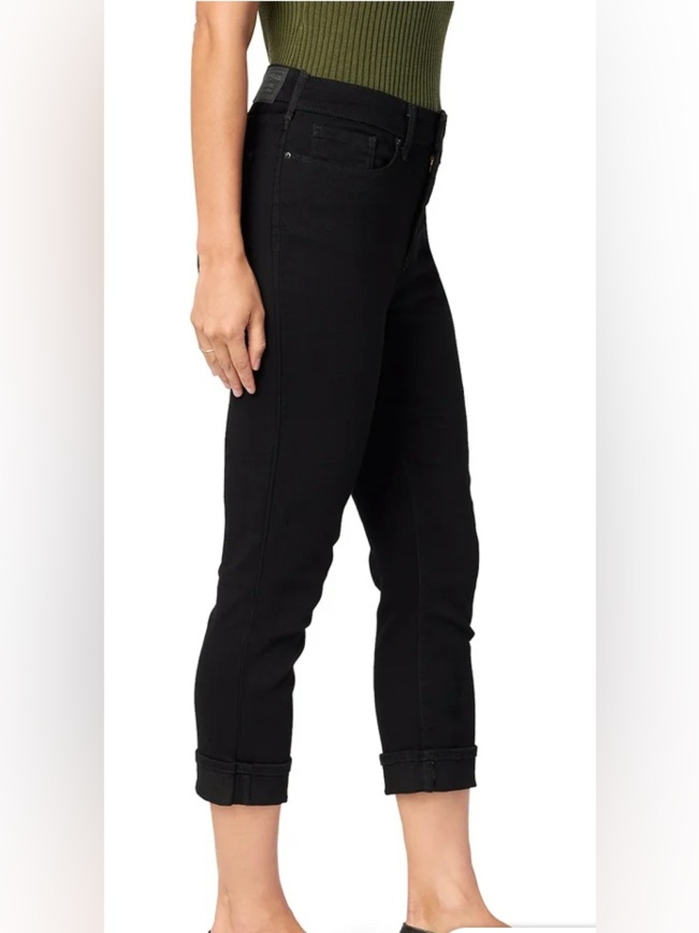 Levi’s Black Midrise denim rolled hem capri size 6